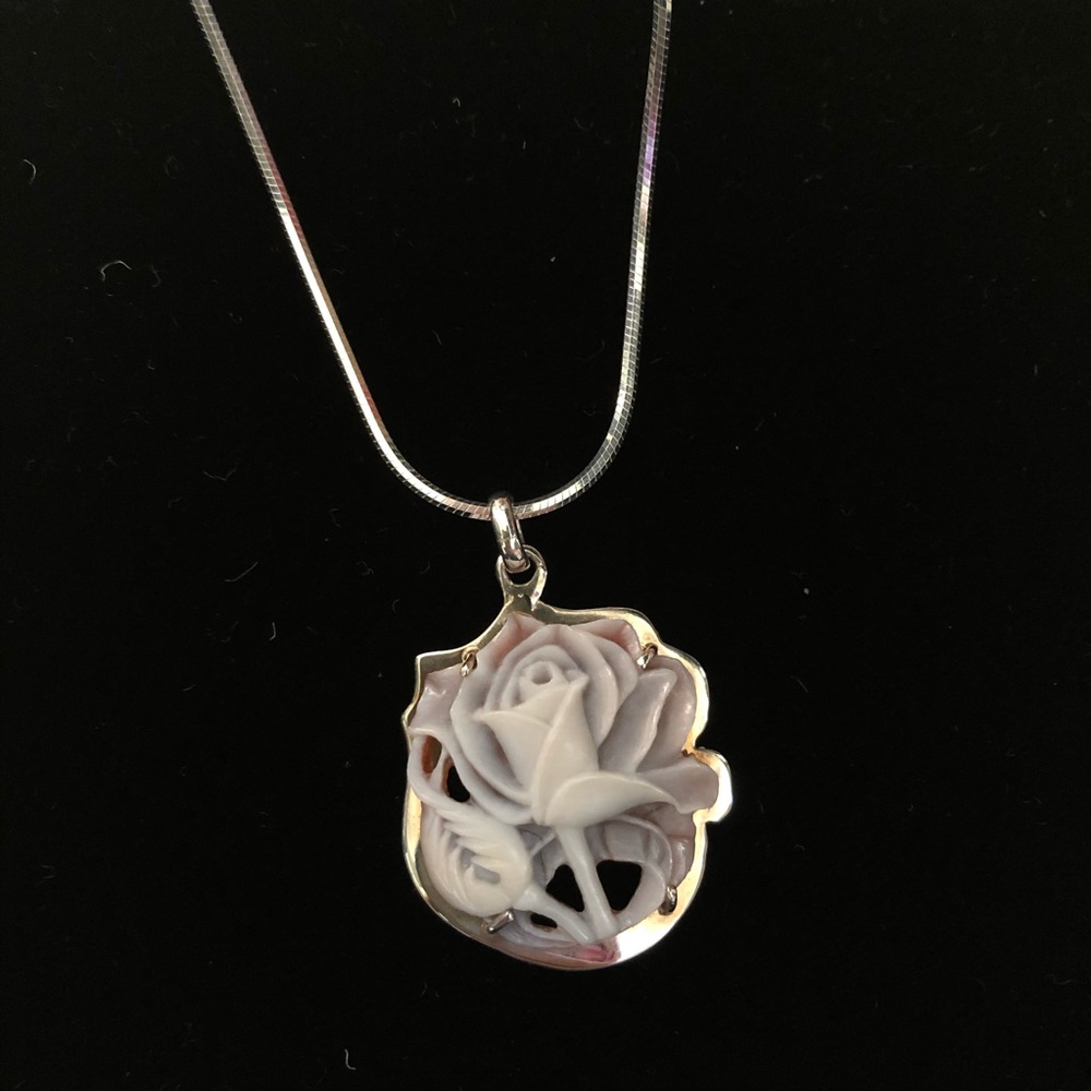 Rainforest Design®️Rose Cameo Pendant - Picture 4 of 6